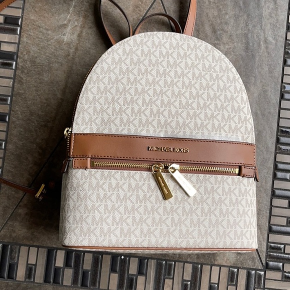 MICHAEL KORS KENLY MEDIUM BACKPACK Vanilla signature color